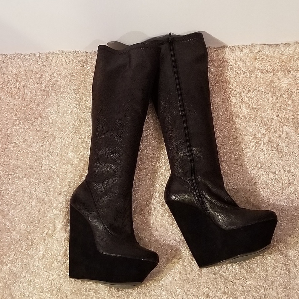 Wild Pair Snake Skin Plataform Wedge Black Boots